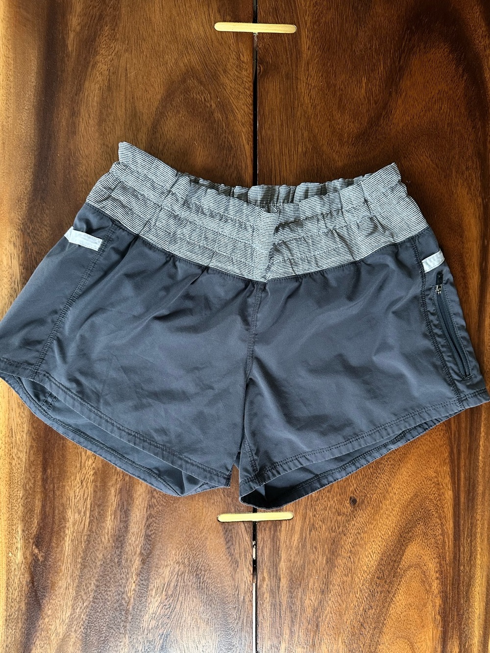 lululemon athletica Gray Run Speed Shorts Size 2 Zip Pocket Running Athletic